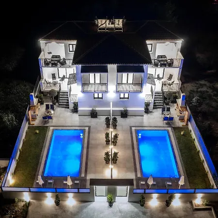 Eagle's Nest - Adjoining Villas! Τσιλιβί