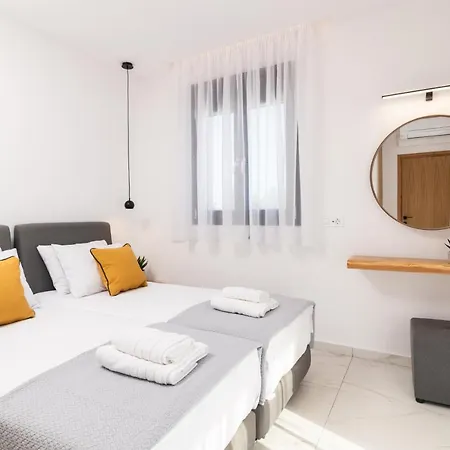 Eagle's Nest - Adjoining Villas! Τσιλιβί
