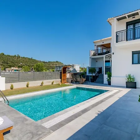 Eagle's Nest - Adjoining Villas! Τσιλιβί